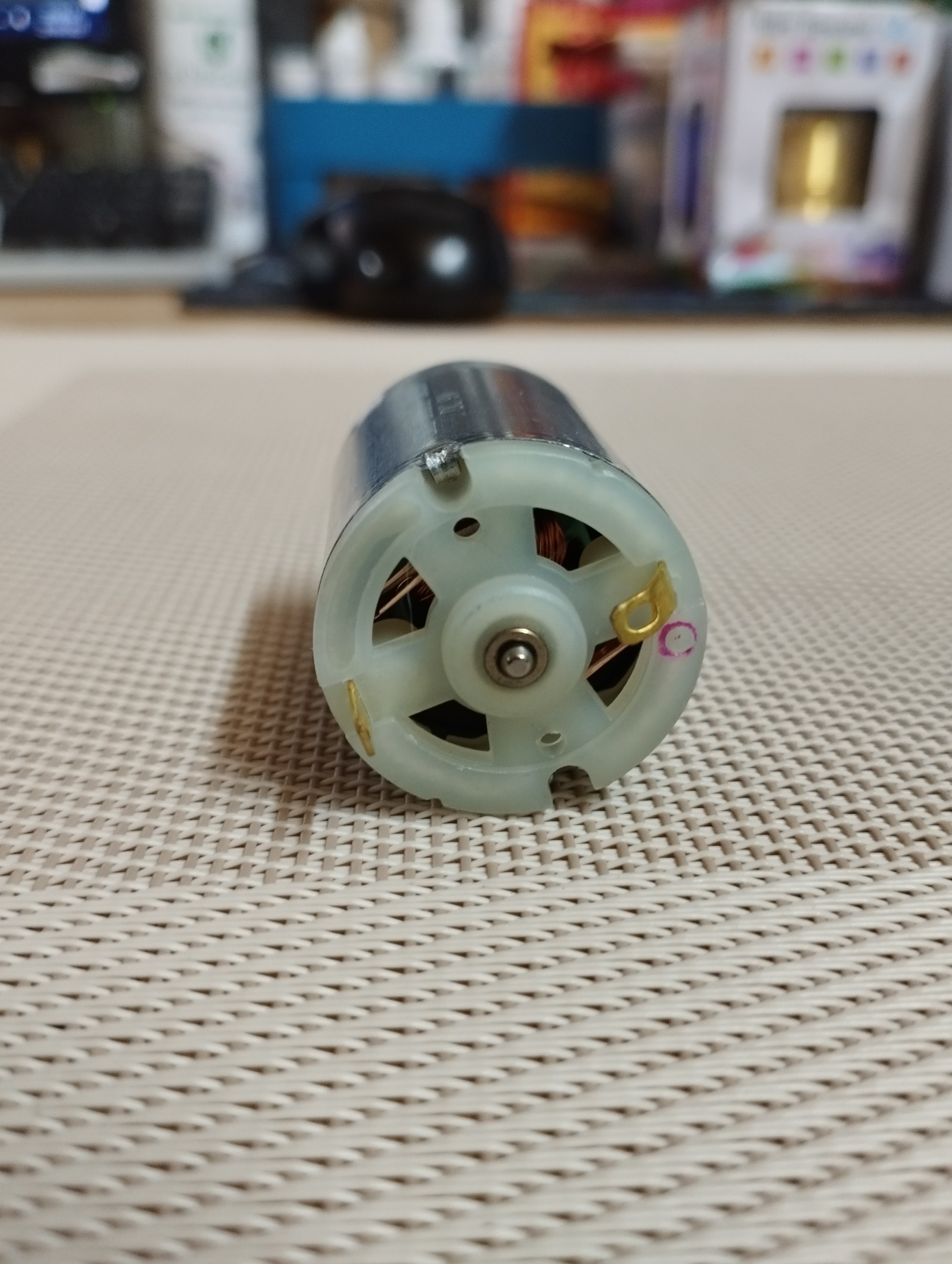 Động cơ 385 điện áp 6v-12v dùng để chế tạo