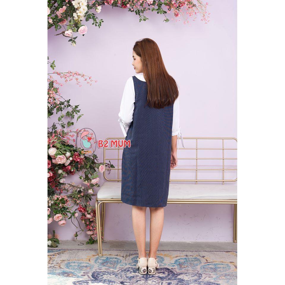 Váy kẻ cổ trắng