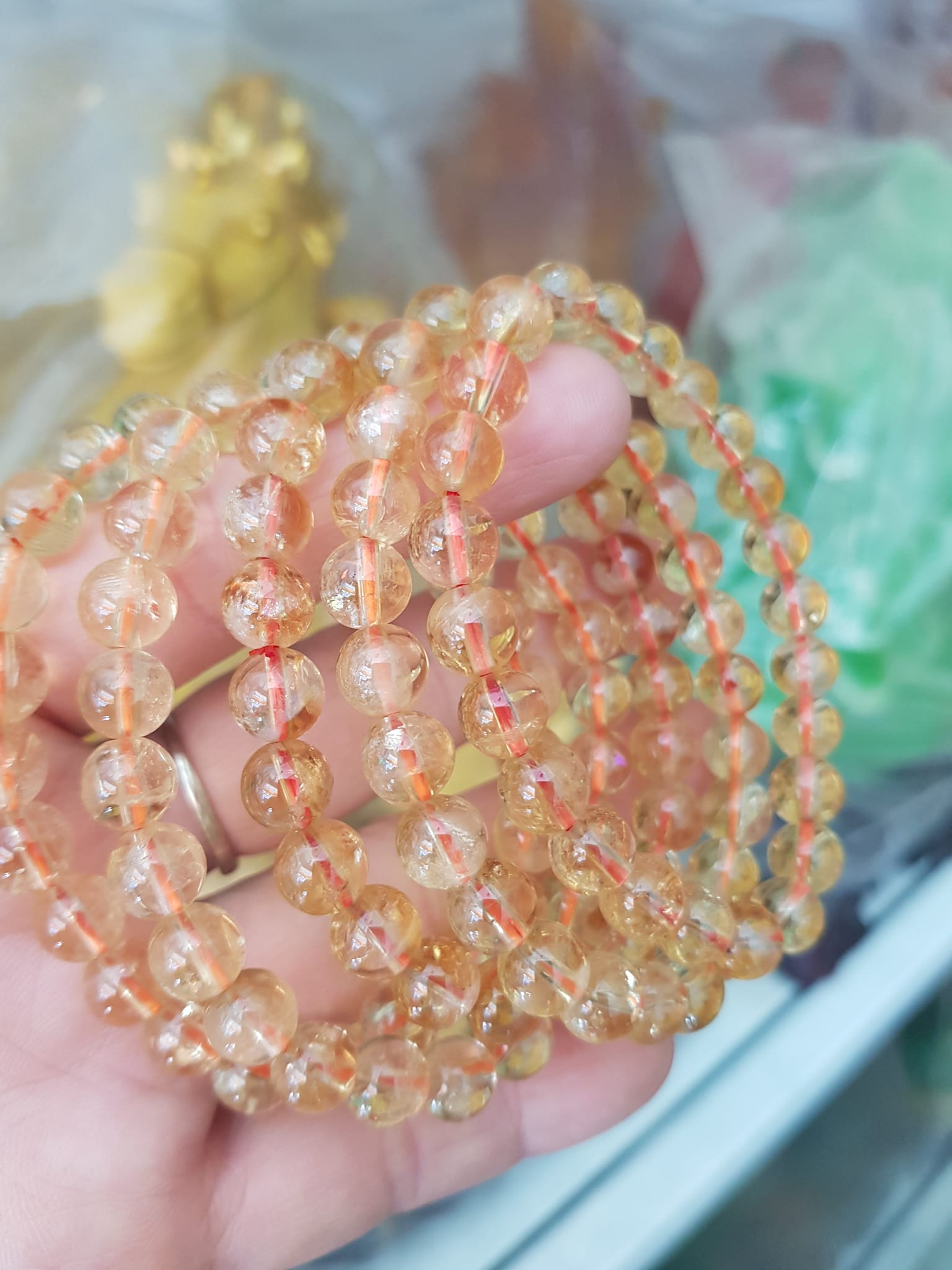 Vòng đá thạch anh tóc vàng tự nhiên  Màu vàng nhẹ nhàng Nữ mệnh kim, Thổ thủy  Vòng size 8mm ạ
