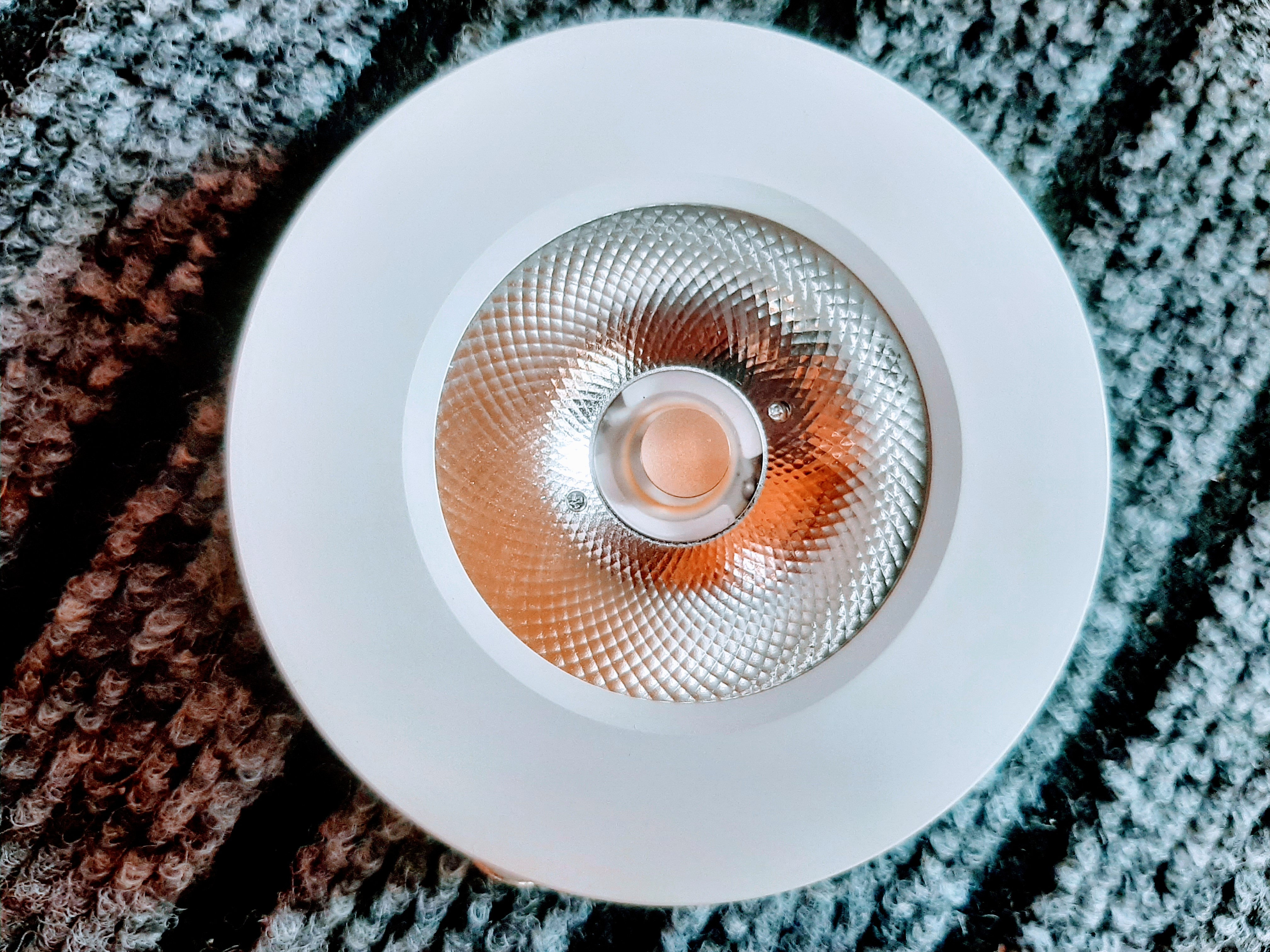 Đèn Led Ốp Nổi Trang Trí Tủ Rượu, Tủ Bếp, Kệ Trưng Bày, Tủ Quần Áo Công Suất 5W Vỏ Vàng
