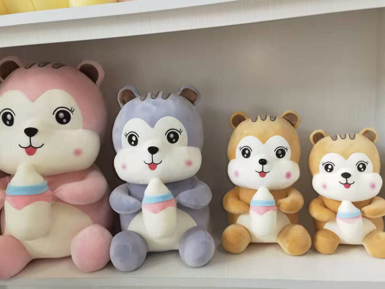 Gấu ôm bình sữa siêu yêu