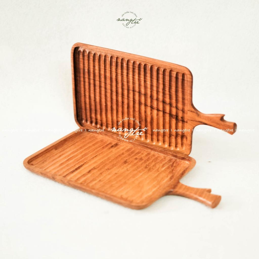 Khay gỗ tay nắm cành cây trang trí thức ăn