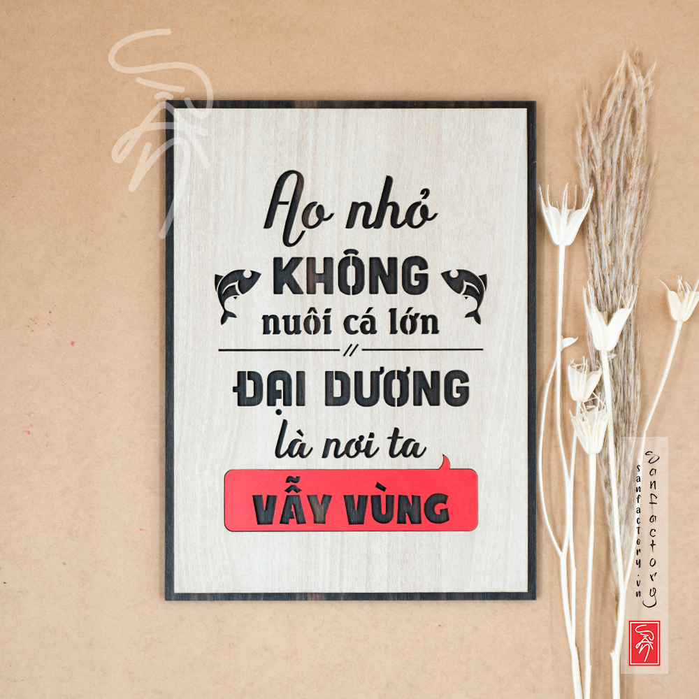 Tranh gỗ slogan: Ao nhỏ không nuôi cá lớn, Đại Dương là nơi ta vẫy vùng