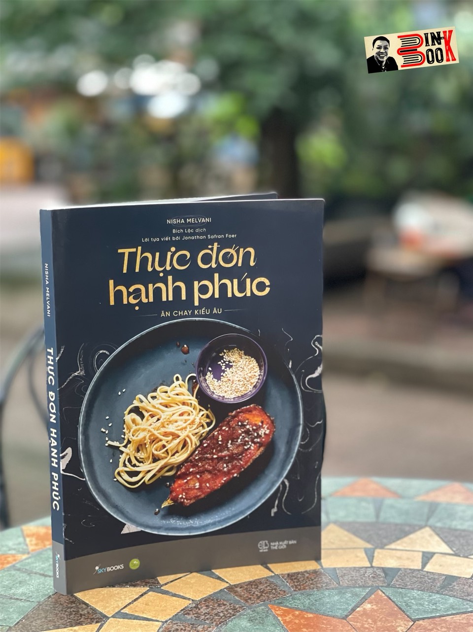 [Sách in màu] THỰC ĐƠN HẠNH PHÚC - ĂN CHAY KIỂU ÂU - Nisha Melvani - Bích Lộc dịch - Skybooks - NXB Thế Giới.