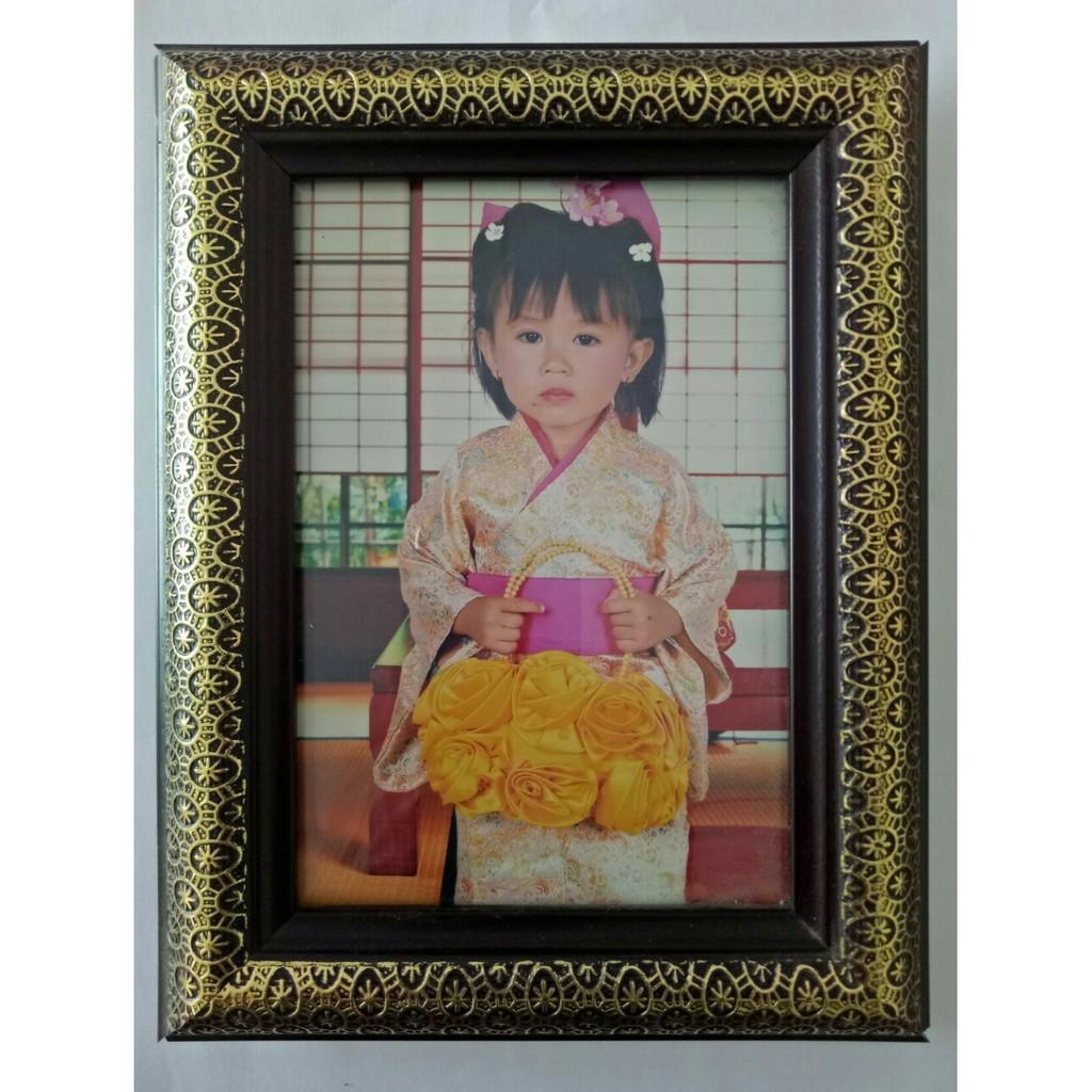 Khung hình để bàn cao cấp, kích thước 13 x 18. Đế chân sử dụng 2 chiều ngang và đứng tùy thích