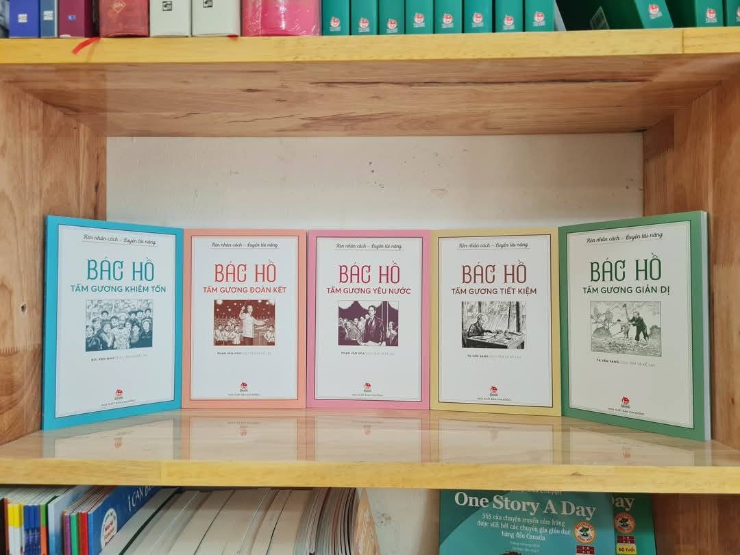 Bộ 5 cuốn sách Bác Hồ: Rèn nhân cách - Luyện tài năng
