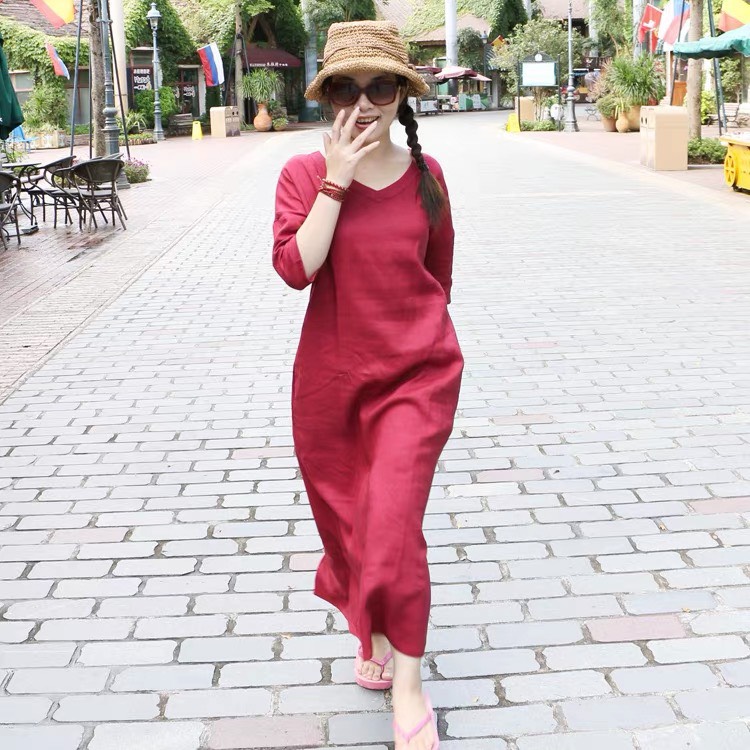 Đầm suông linen dáng dài cổ tim tay lỡ - Đỏ đô