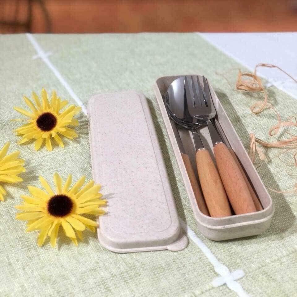 Bộ Đũa, Thìa, Dĩa Inox Chuôi Gỗ hộp đựng lúa mạch