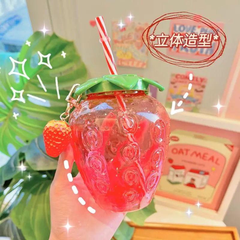 Bình đựng nước hình quả dâu tây kèm ống hút và móc khóa dâu tây 500ml quà tặng cho bé trẻ em