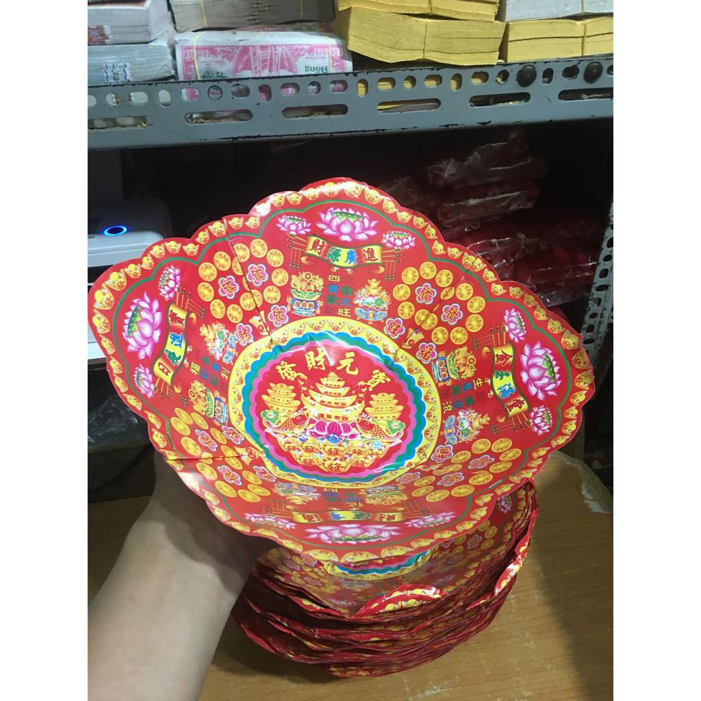 Một Thuyền Hoa Lớn Trong Thờ Cúng