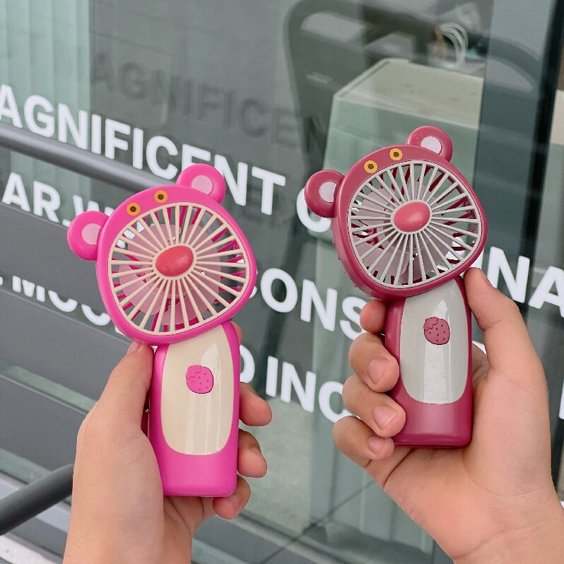 Quạt Cầm Tay Mini Gấu Dâu Lotso, Quạt Mini Du Lịch Kèm Dây Sạc USB