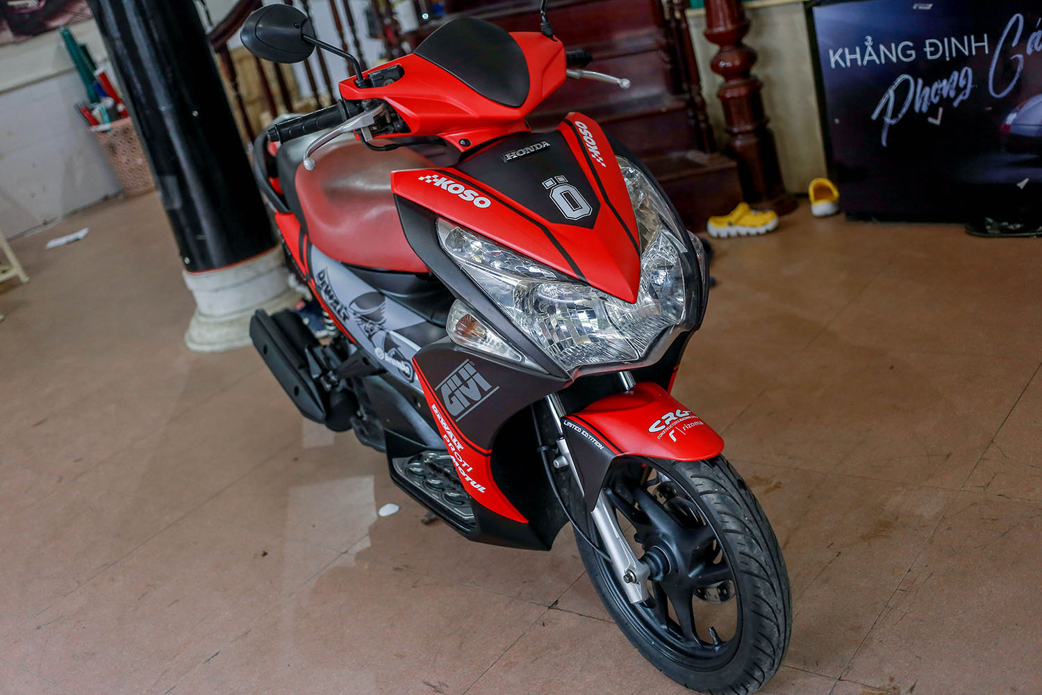 Tem trùm Air Blade 2011 Đỏ Đen