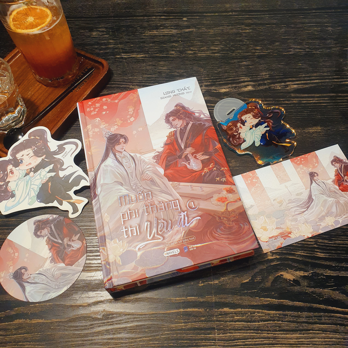 Muốn Phi Thăng Thì Yêu Đi - Tập 1 - Bản Đặc Biệt - Bìa Cứng - Tặng Kèm Bookmark + Postcard + Card Chibi + Standee Chibi Hologram