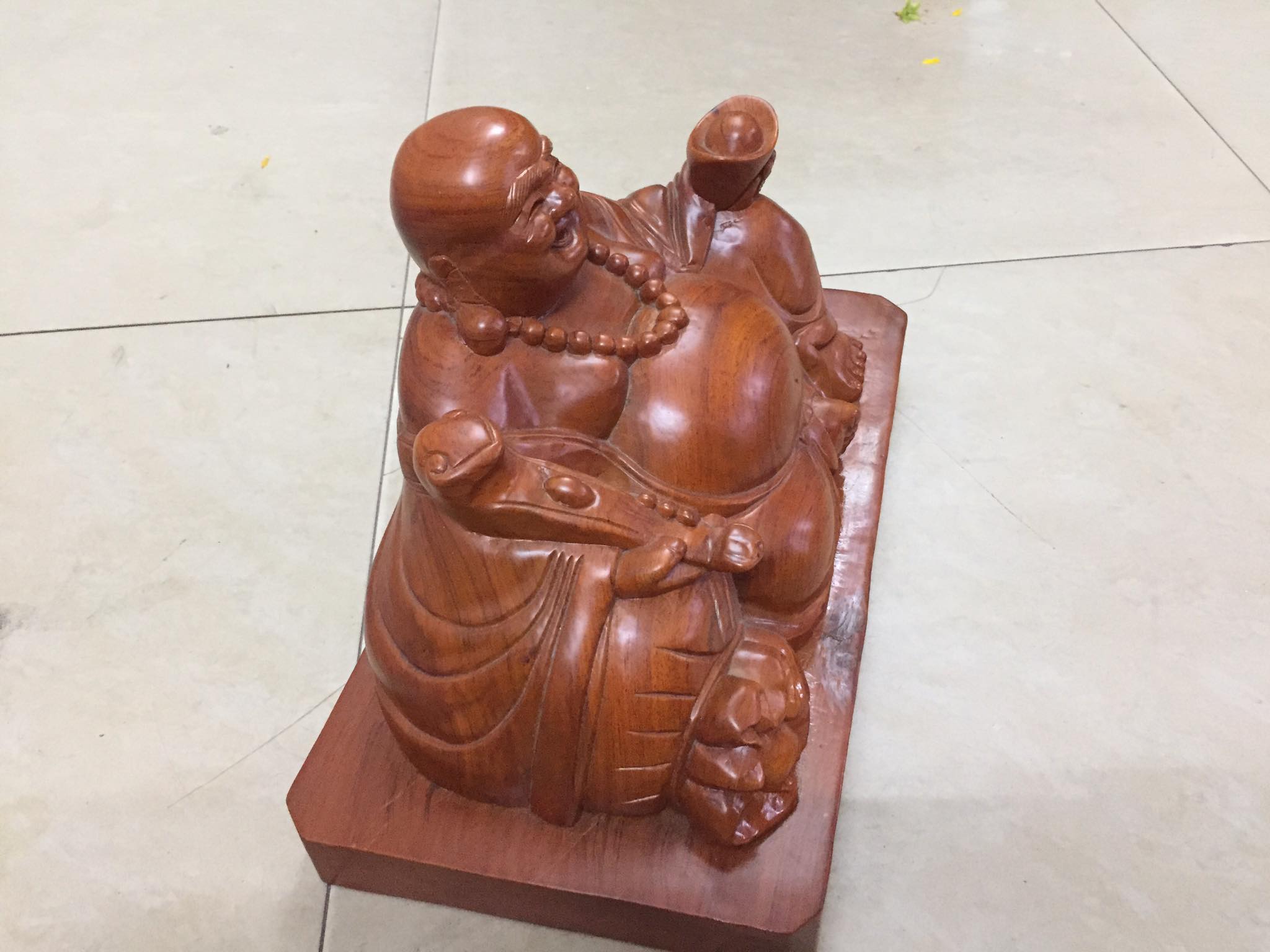 Tượng phật di lặc, đế chạm chữ vạn sự như ý, gỗ hương, cao 24 x ngang 40 cm x sâu 20cm