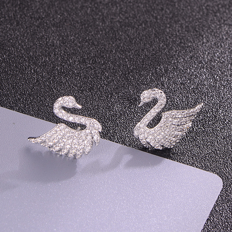 Bông tai nữ đính đá hình Thiên Nga lấp lánh