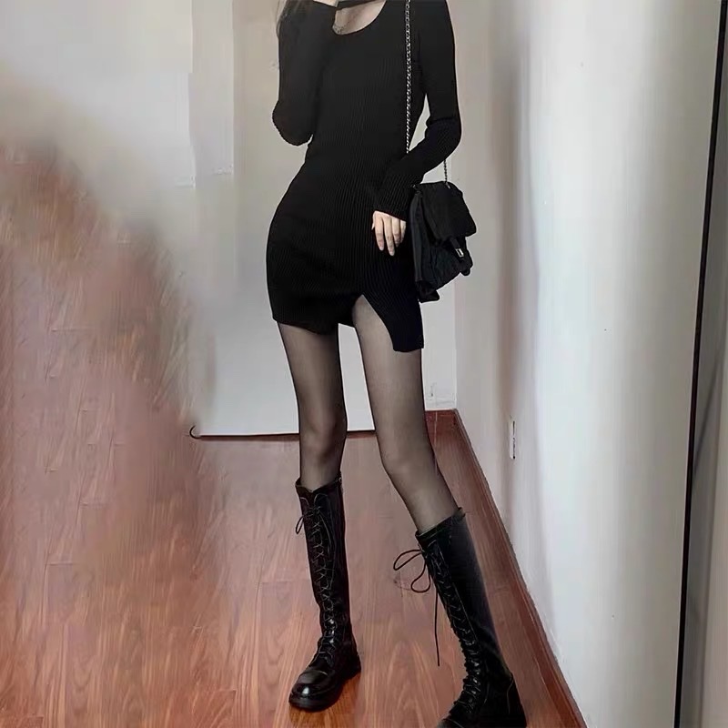 Đầm body dài tay xẻ trước cổ tròn cut-out sành điệu cá tính phong cách Hàn quốc màu đen chất thun gân mịn đẹp mặc đi chơ