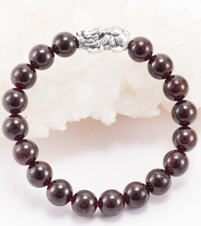 Vòng Đá Garnet Phối Charm Bạc Ngọc Quý Gemstones