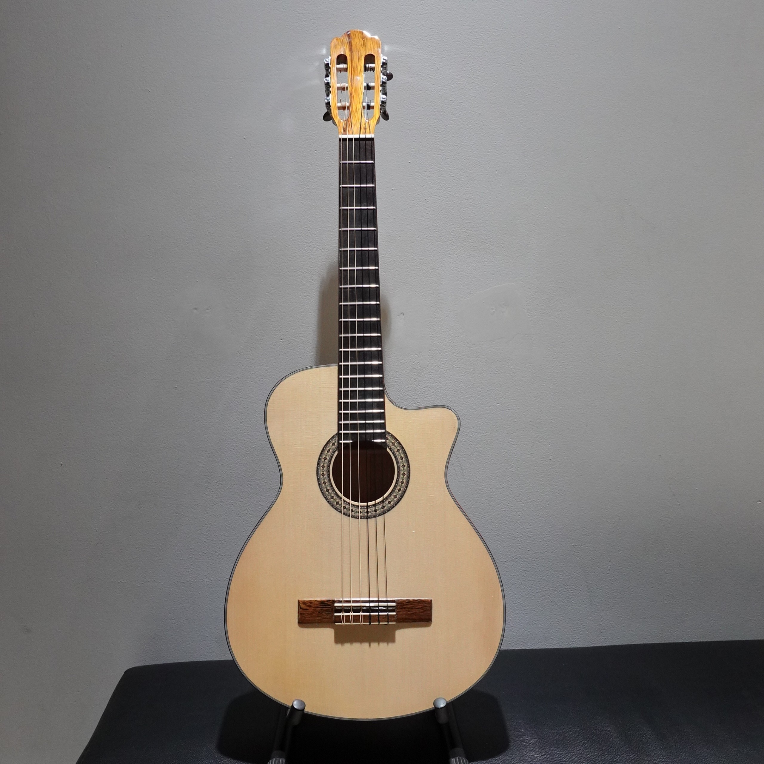 Đàn Guitar Classic Gỗ Sồi Pháp Nhập Khẩu I Hàng cao cấp Âm Thanh Vang bấm nhẹ tay Hàng việt nam