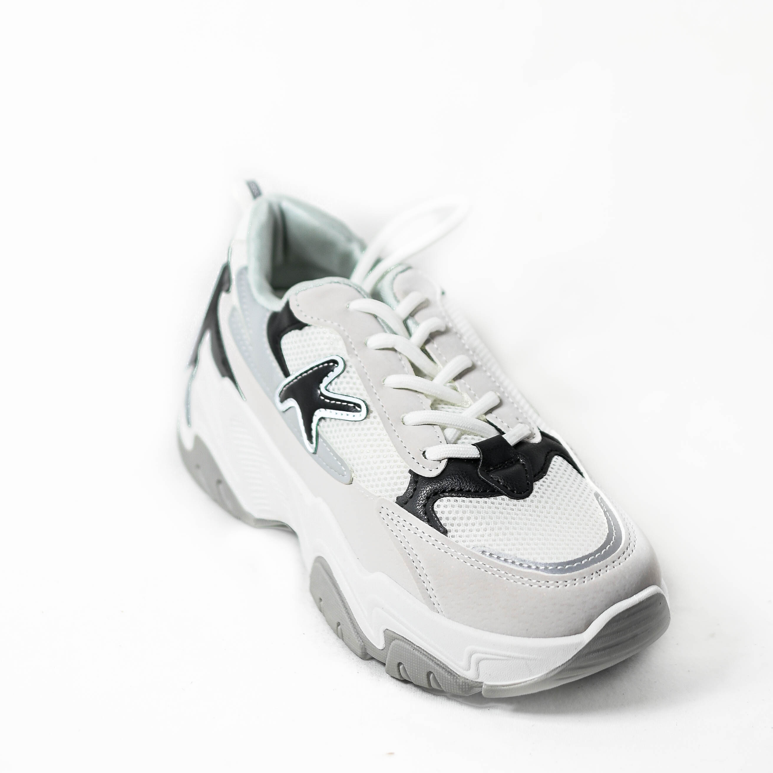 Giày thể thao nữ đế gồ