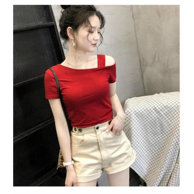 Áo thun lệch vai trơn