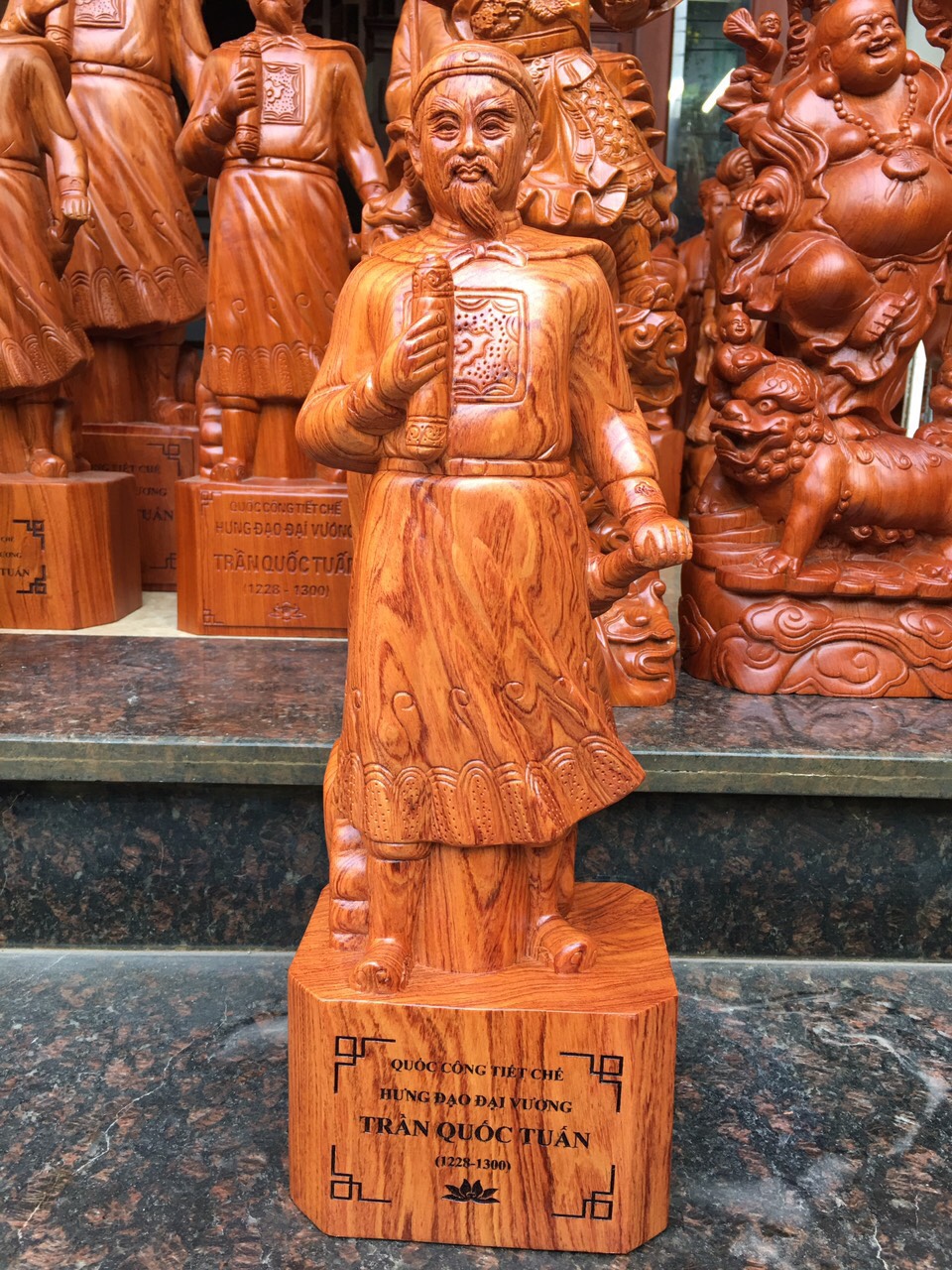 tượng gỗ trần quốc tuấn 40cm