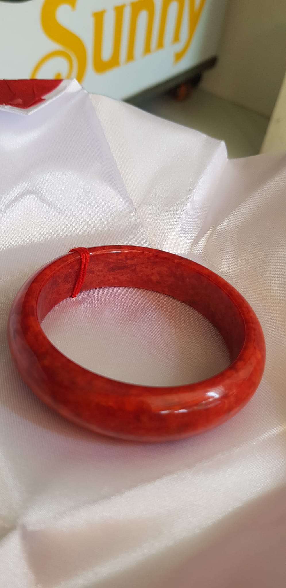 Vòng Cẩm Thạch mới Bản Hẹ Đỏ 56mm x cao 15mm x dầy 7,5mm màu đỏ bông bông đều đậm đẹp nữ mệnh hỏa mệnh thổ 54kg - 65kg đeo hợp ạ