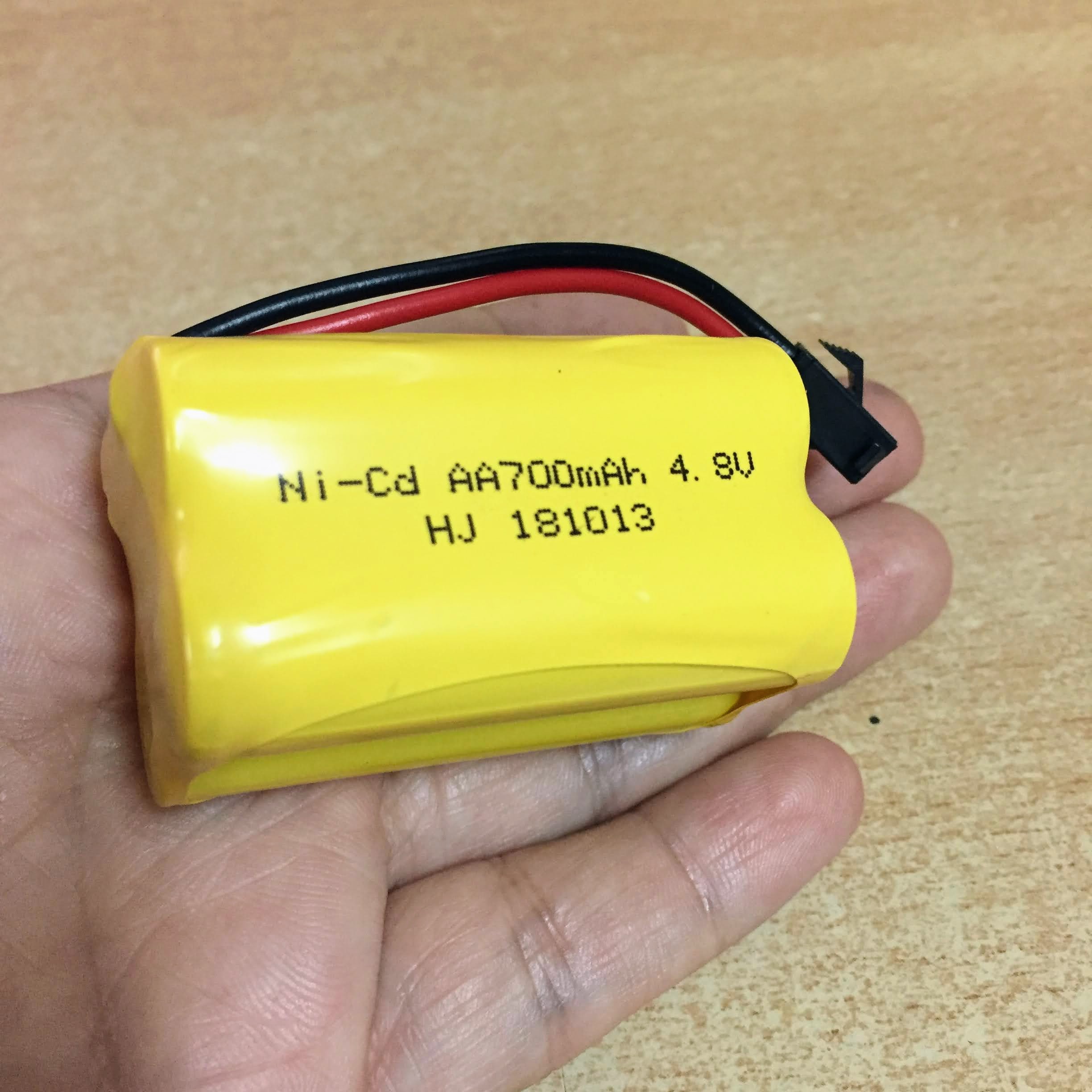 Pin sạc 4.8V dung lượng 700mAh xếp vuông Jack SM càng cua đen