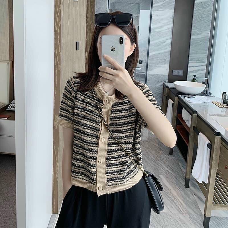 Áo len kẻ vân nổi