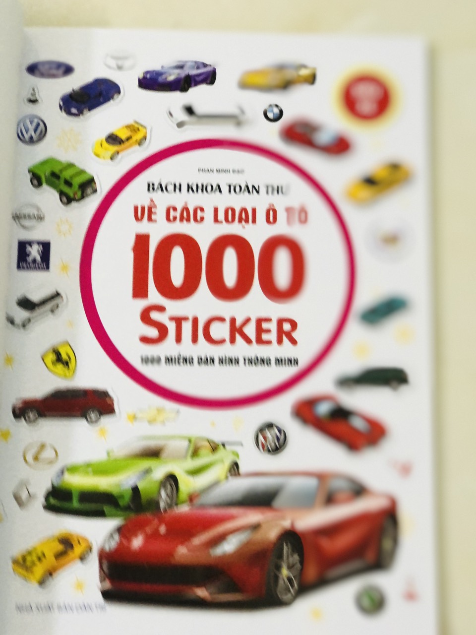 Sách - Bách khoa toàn thư về các loại ô tô - 1000 miếng dán hình thông minh - Siêu xe
