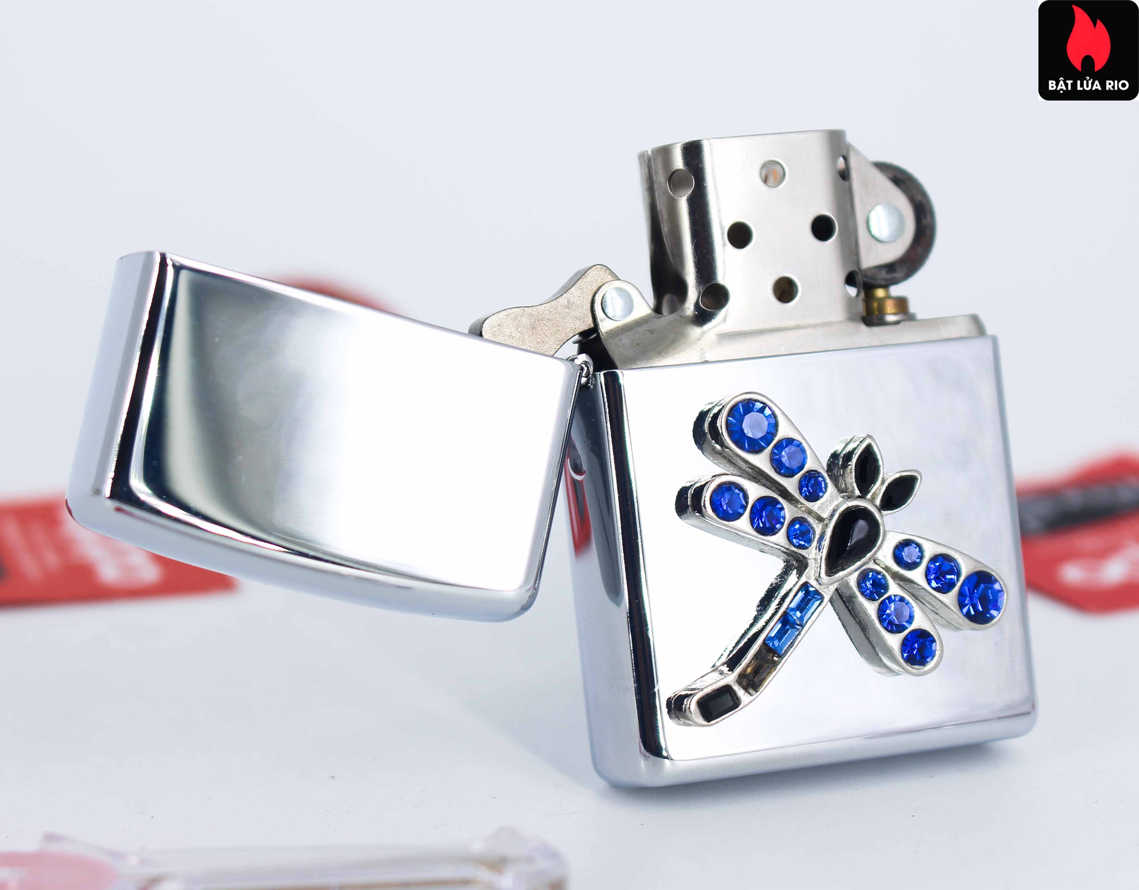 Bật Lửa Zippo 2005 – Zippo Silver Dragonfly Emblem High Polish Chrome