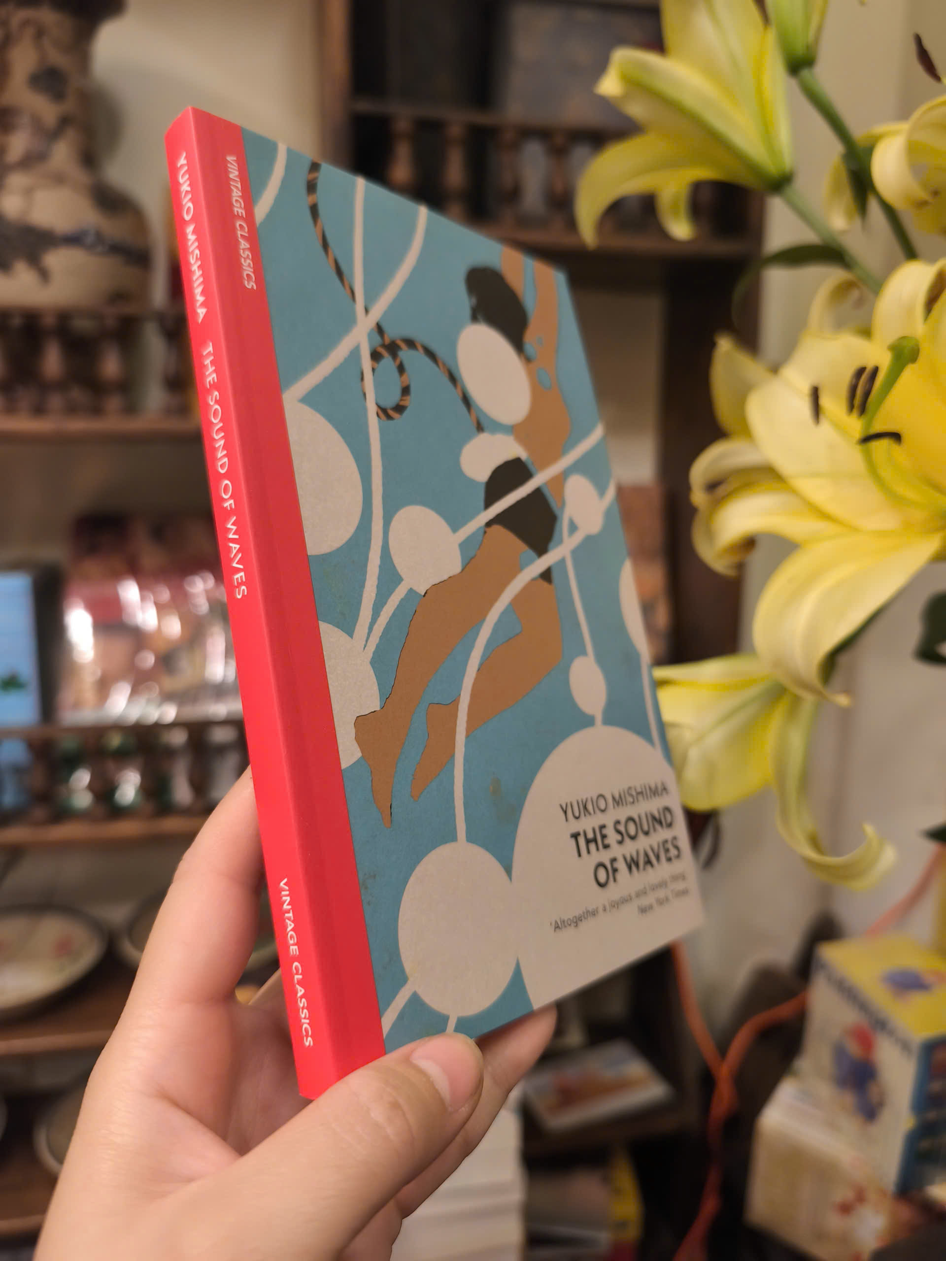 Sách - The Sound of Waves by Yukio Mishima | Classics / Japanese Literature / Ngoại văn Nhập khẩu