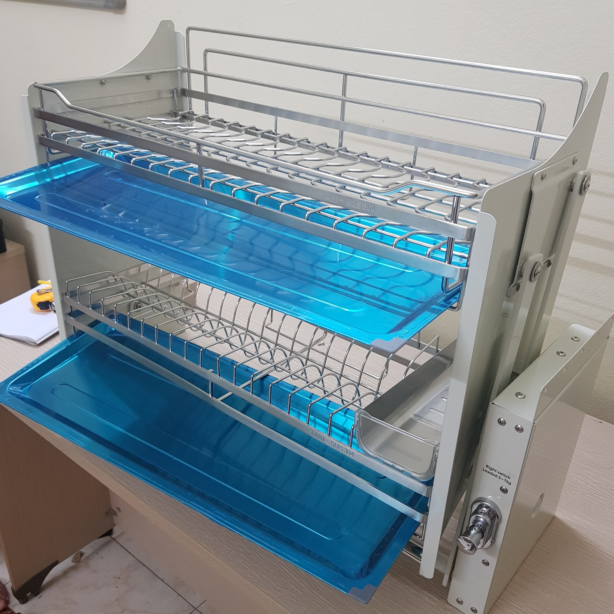 Kệ Chén Nâng Hạ TAKI Mẫu Mới 2023 INOX 304 - BẢO HÀNH VĨNH VIỄN - Có Thợ Lắp Đặt