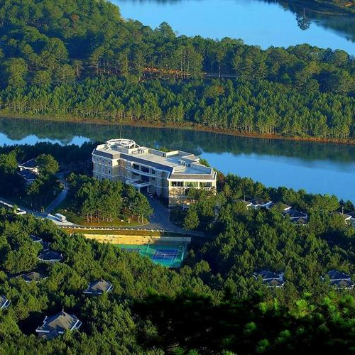 Trọn Gói 3N2D Tại Dalat Edensee Lake Resort 5*. Bao Gồm Ăn Sáng. Tiễn Sân Bay 1 Lượt. Miễn Phí Chèo Thuyền Kayak và Bắn Cung. 