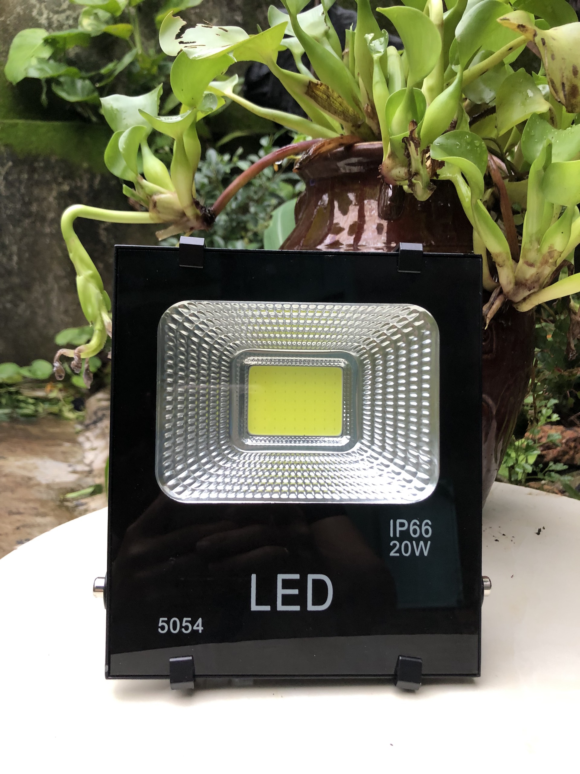 Đèn Pha Led 20W, 30W, 50W, 100W Cao Cấp Ngoài Trời COB Chiếu Sáng Công Trình, Bảng Hiệu, Sân Vườn