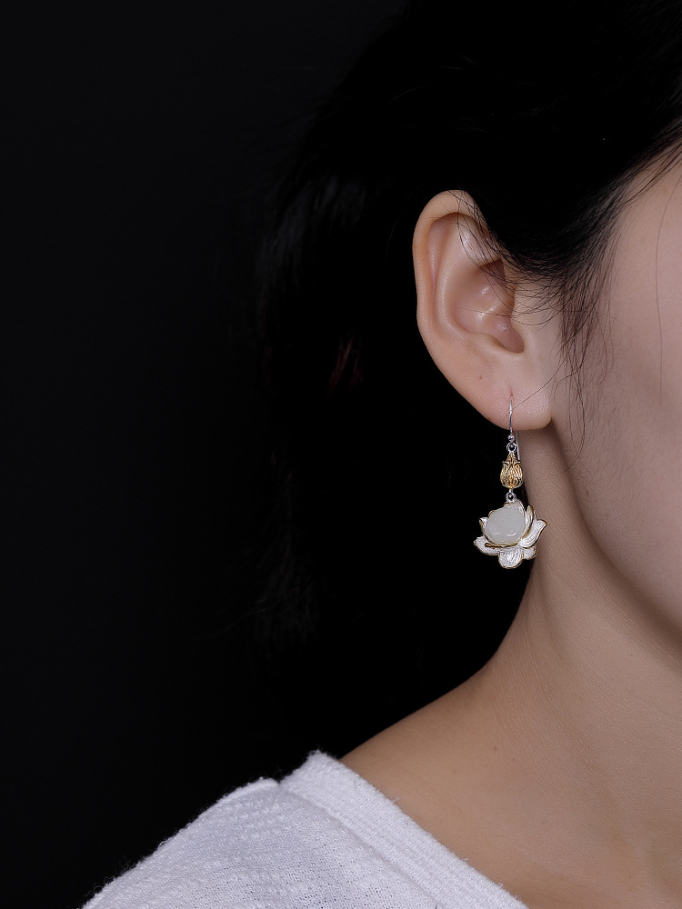 Bông tai ngọc bích trắng hình bạch liên hoa