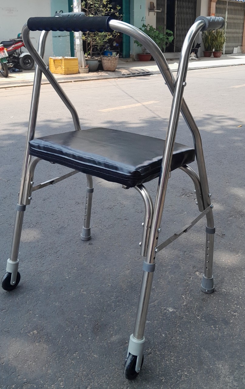 Khung tập đi có ghế ngồi