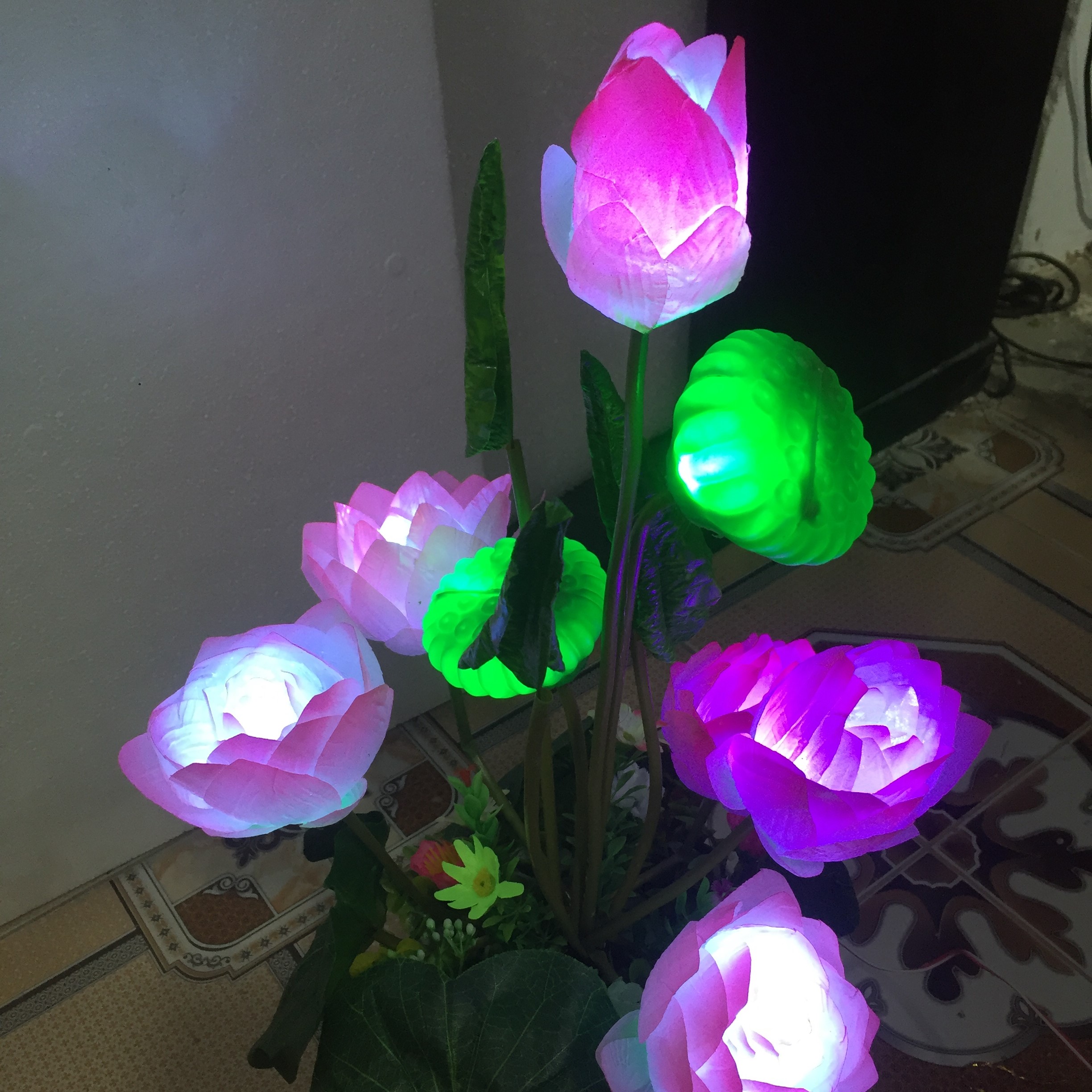 Hoa Sen Trang Trí - Hoa Sen Trang Trí Gắn Đèn 5 Bông Nở 3 Nụ