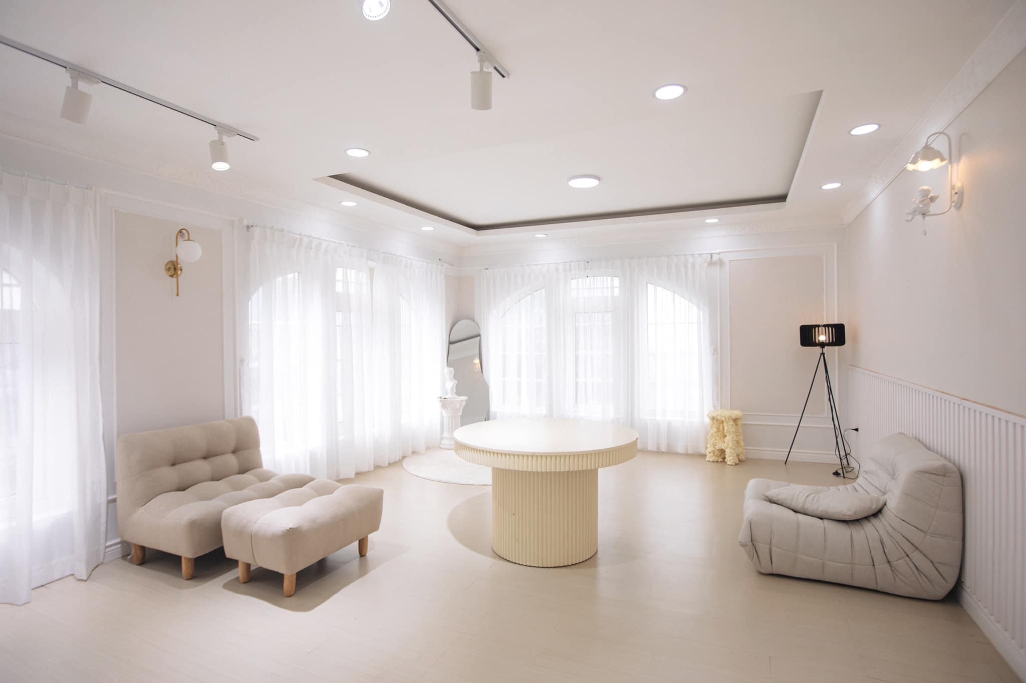 Đèn cây đứng chân máy minimalist, chao đan bằng gỗ độc đáo DCLA013