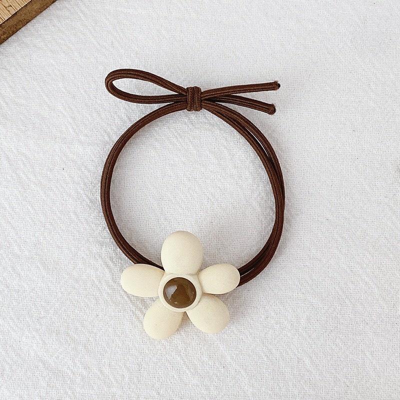 Cột tóc gấu hoa màu trà sữa hot trend dễ thương Hàn Quốc Tatitava