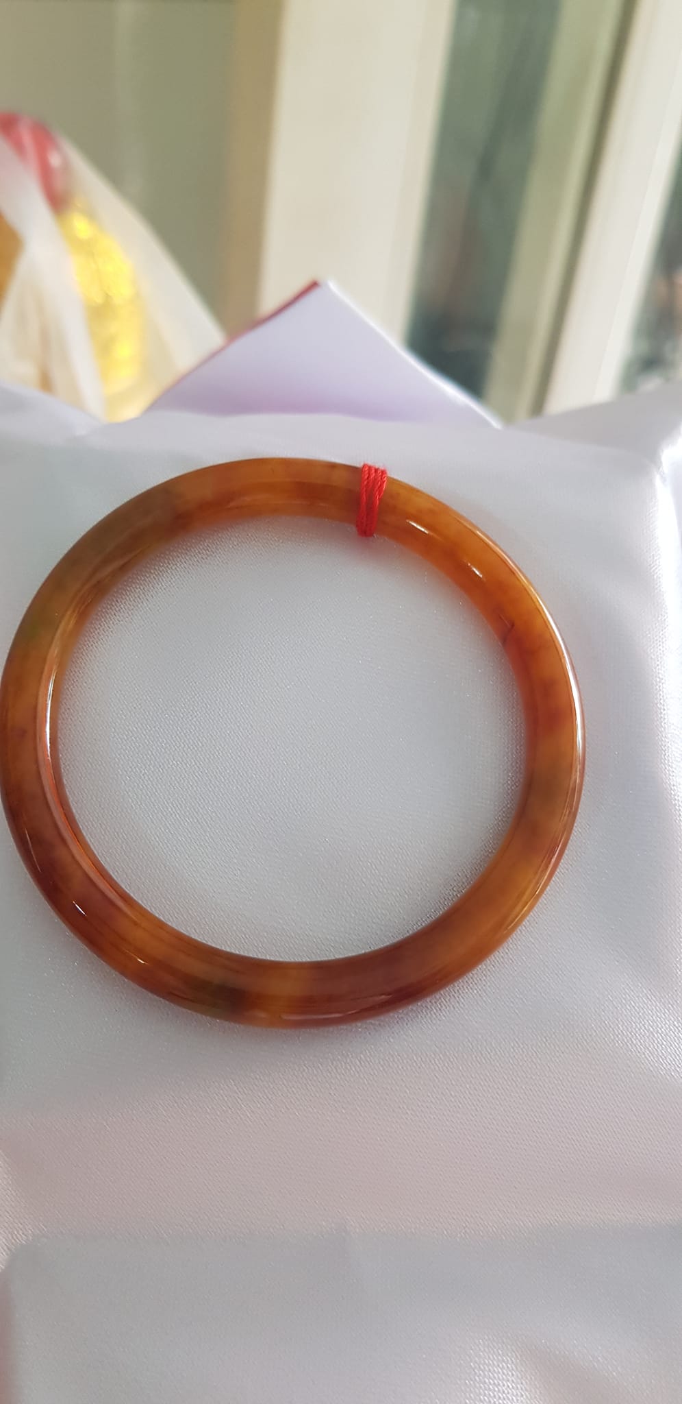 Vòng tay nữ đá Cẩm thạch Vàng đậm Vân vân bóng đẹp lạ Ni 50mm x cọng 6mm Nữ Thổ mệnh Kim 49kg - 53kg đeo Món quà tặng ý nghĩa dành cho các chị em đeo vòng tay Ni 50mm ạ