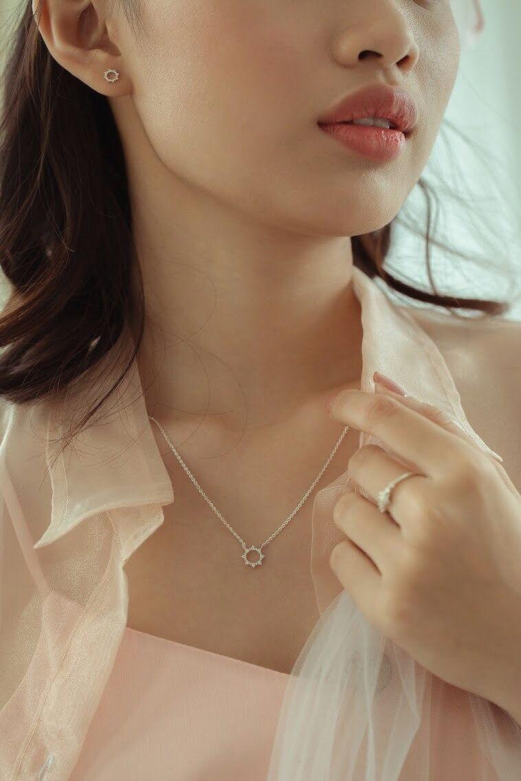 Vòng cổ Bạc Bling It Thiết Kế Hình Mặt Trời Hạt Đá Siêu Xinh BIVC218
