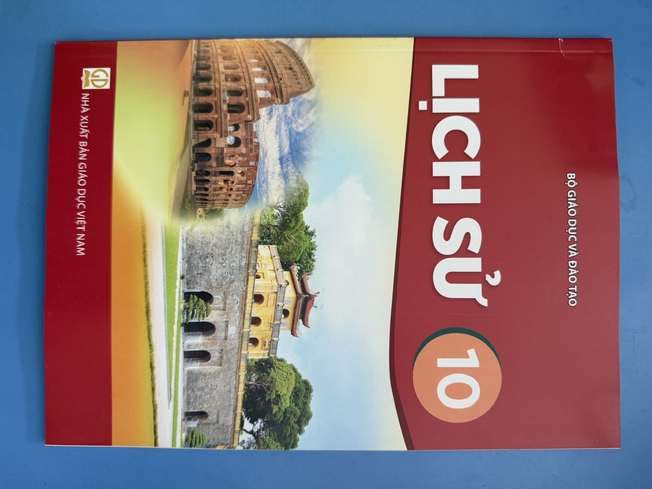 Bộ sách giáo khoa Lớp 10- Kết Nối Tri Thức Với Cuộc Sống (14 quyển- Kèm bìa nilong bao sách, nhãn tên)