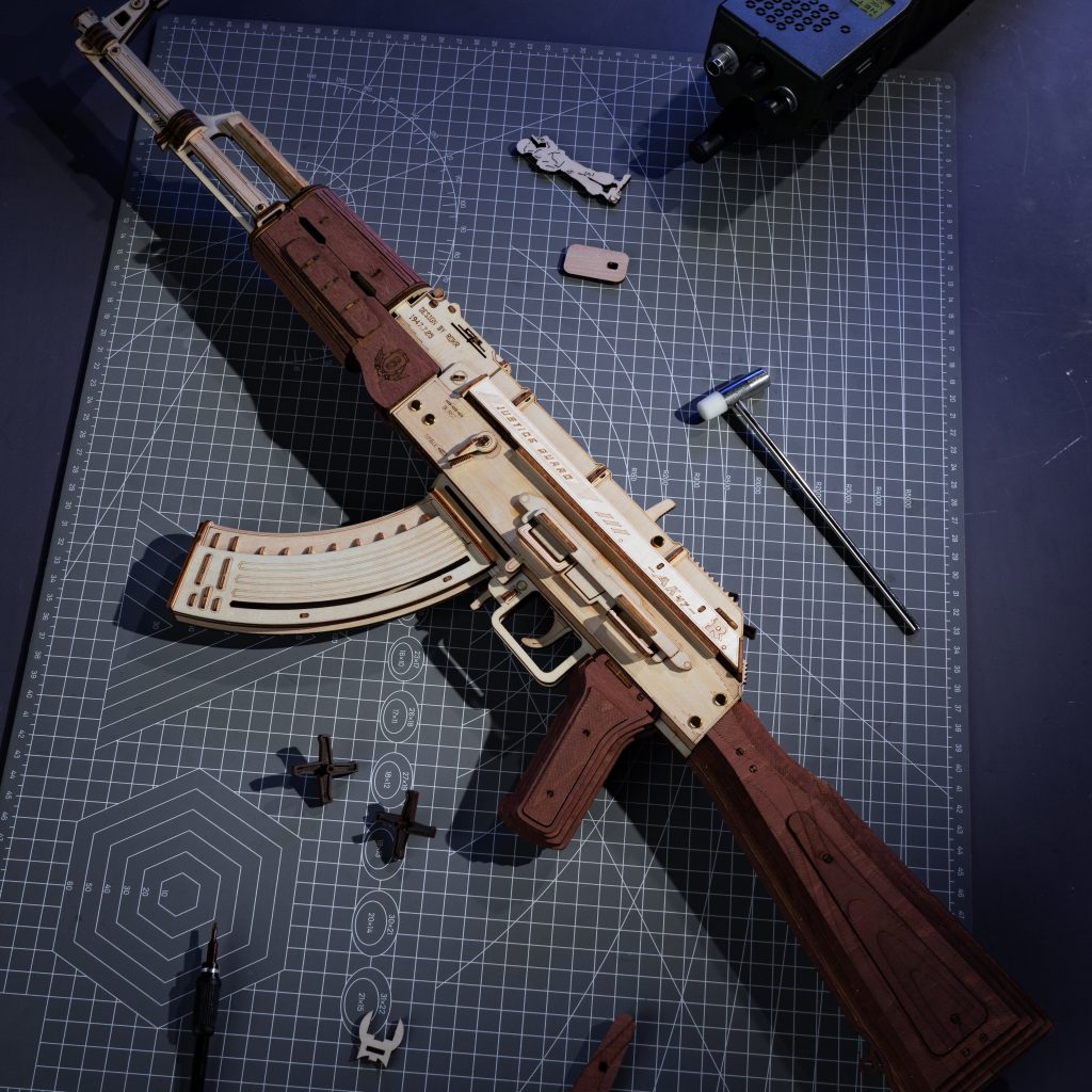 Mô hình Cơ động học Assault Rifle AK-47 LQ901