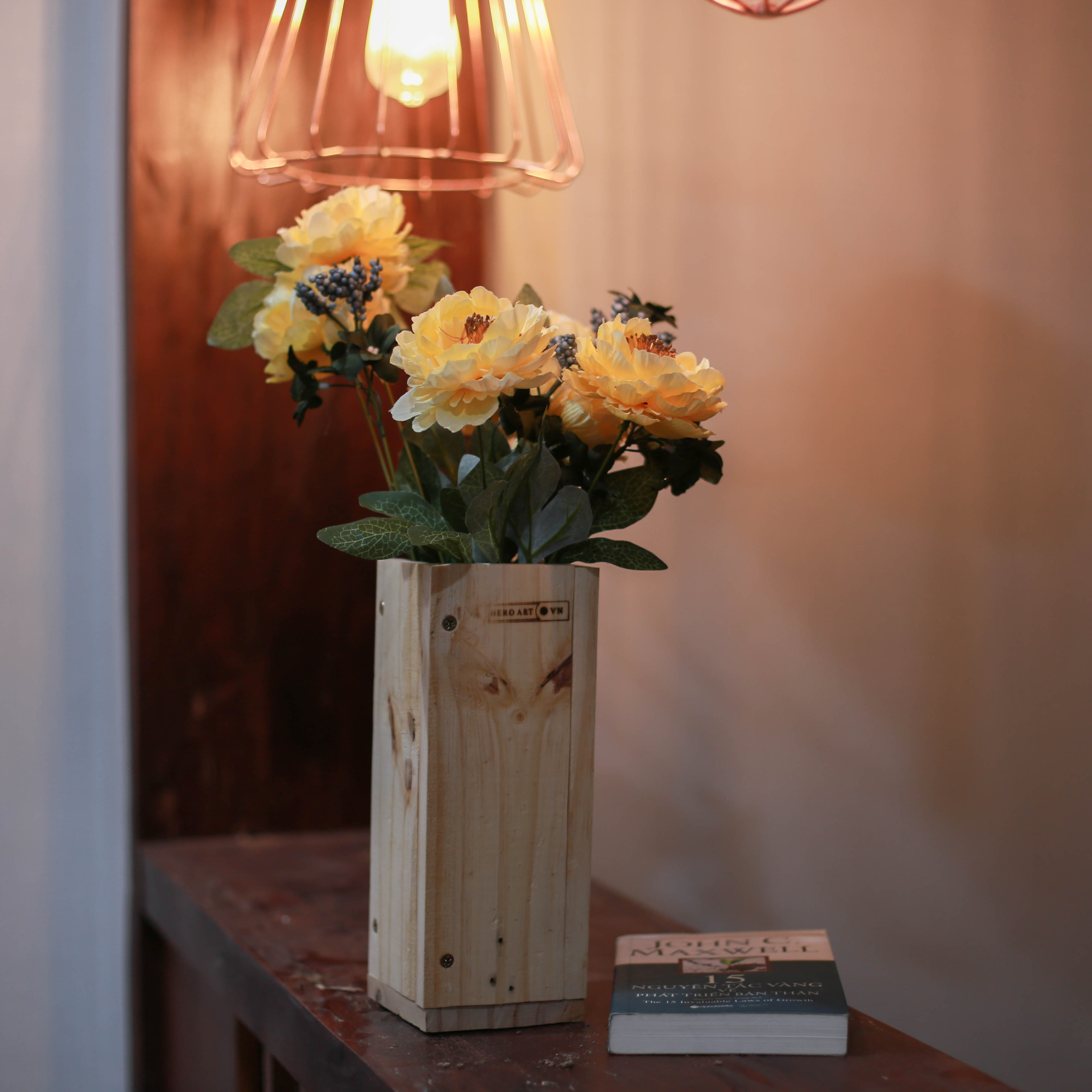 Lọ hoa giả trang trí nhà hoa trà nhị đen HOA061