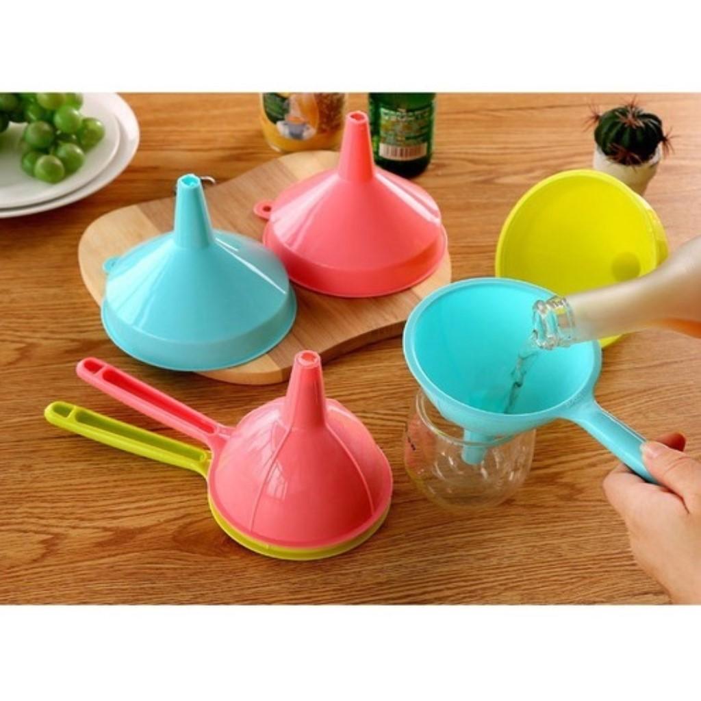 Phễu Nhựa Nhiều Màu Sắc - Giao Ngẫu Nhiên - Loại Tốt