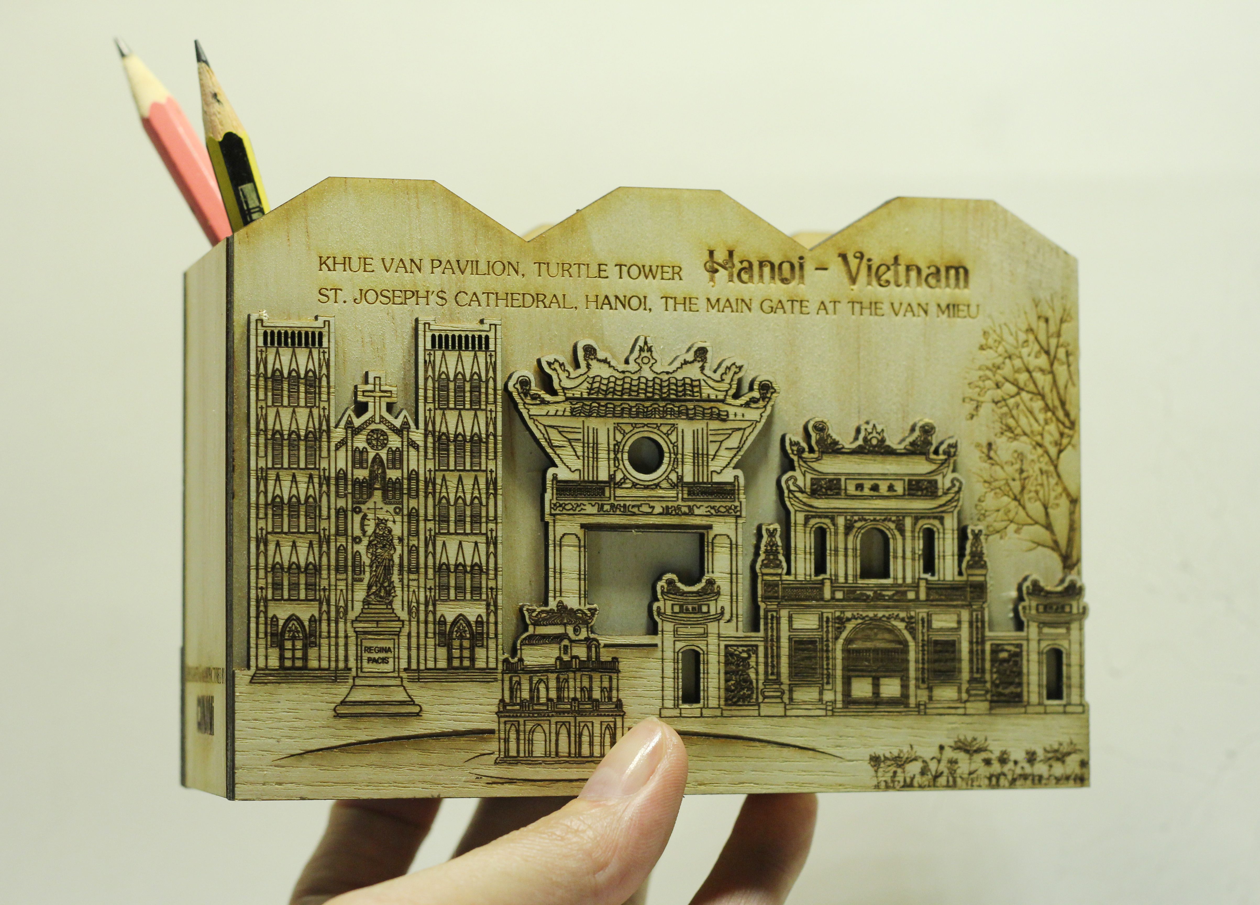 ỐNG CẮM BÚT HÌNH DANH THẮNG HÀ NỘI
