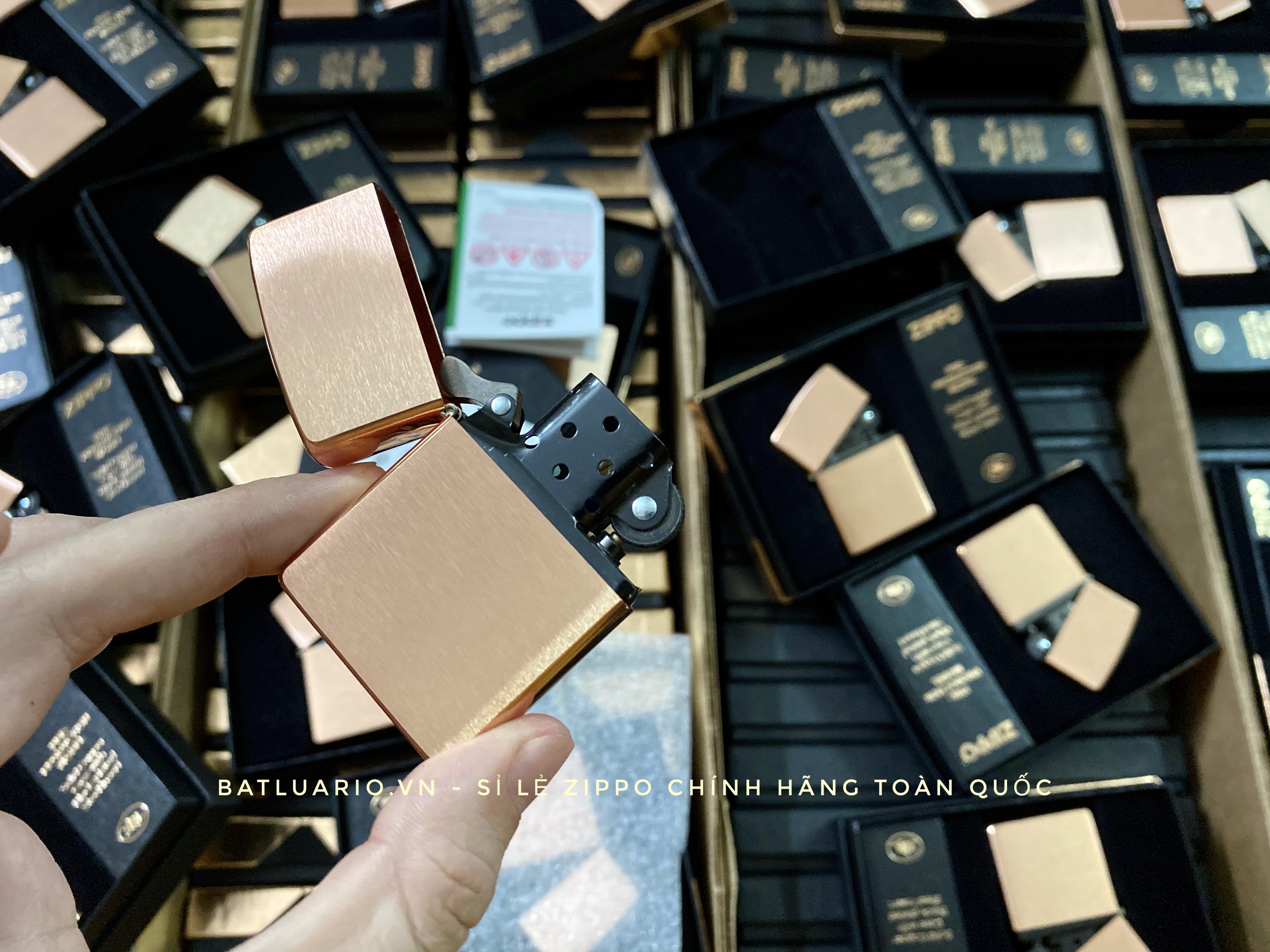 Bật Lửa Zippo 48107 – Zippo Solid Copper – Zippo Copper Case With Black Coated Stainless Steel Insert – Zippo Đồng Đỏ Nguyên Khối 2022