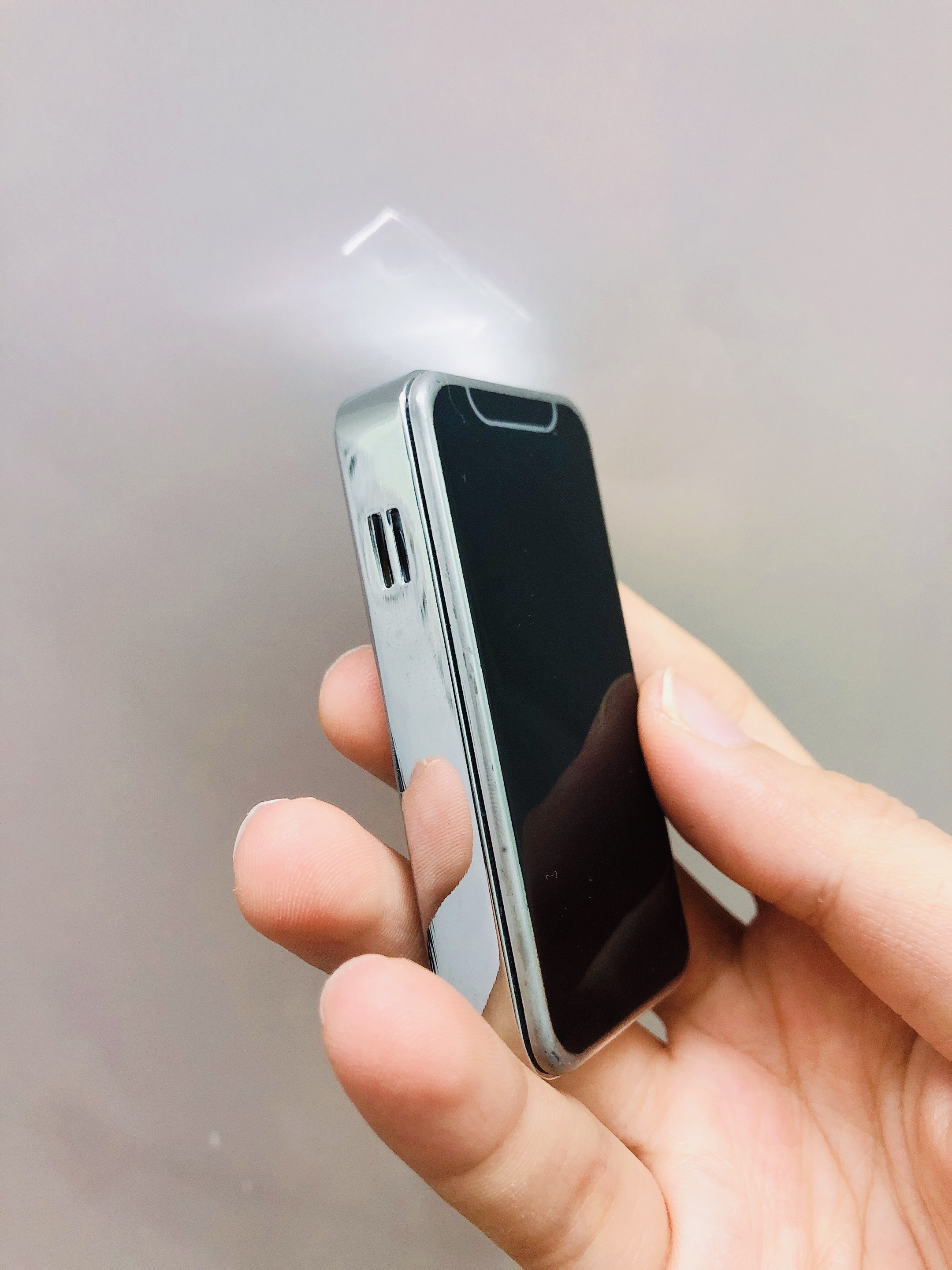 Hột quẹt bật lửa khè hình điện thoại IP mini dễ thương - xài gas