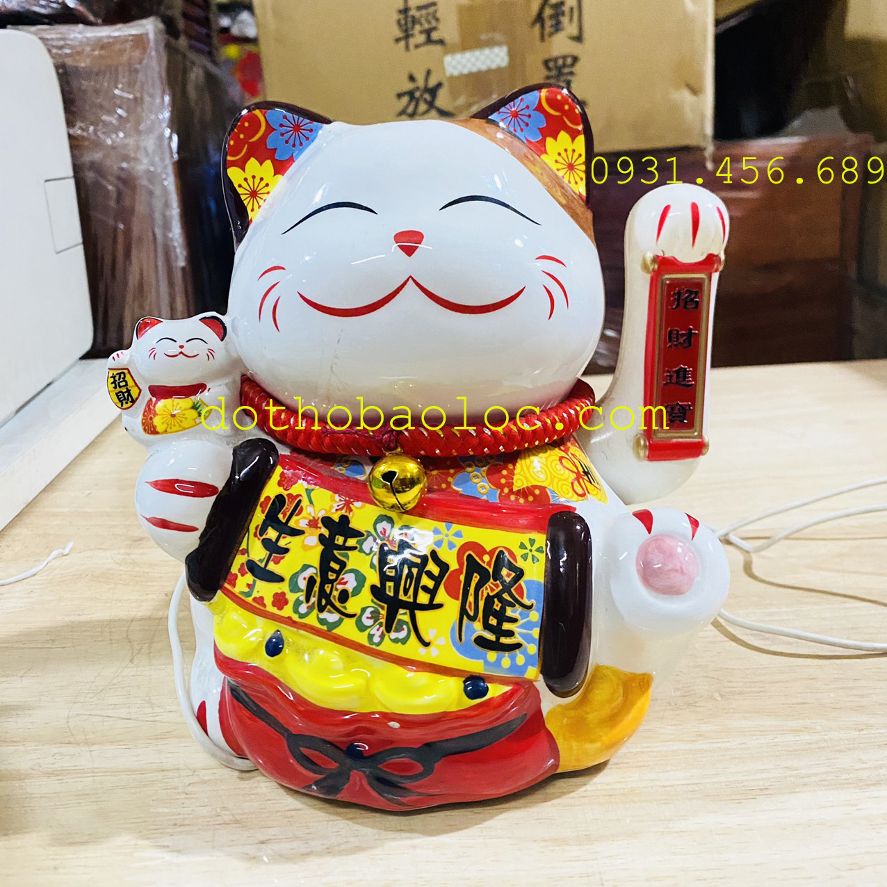 Mèo Thần Tài vẫy tay bằng gốm sứ cao cấp mang lại tài lộc cho gia chủ cao 20cm