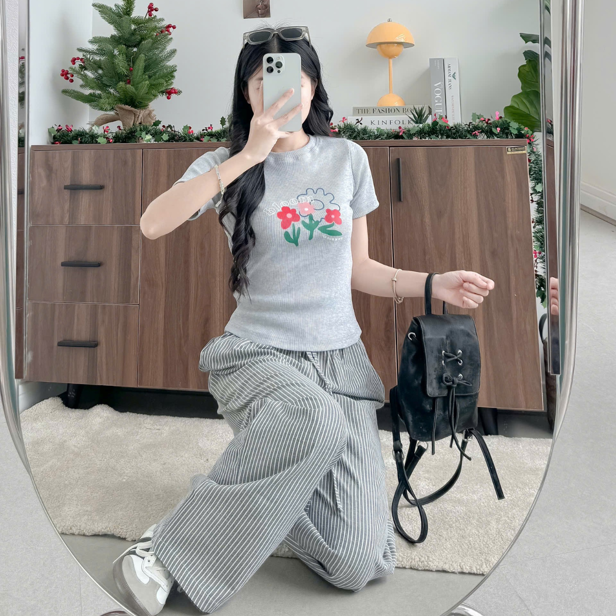 Áo thun form ôm chất liệu co giãn in hình hoa Bloom In Our Mind Miều Est.2013